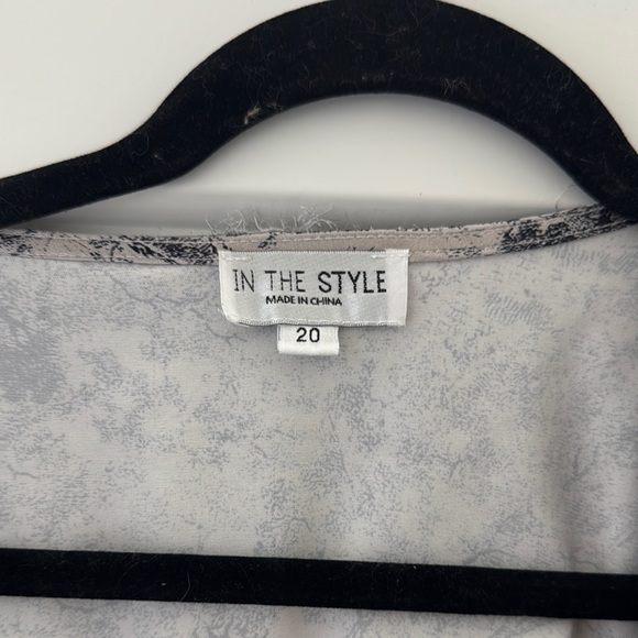 ASOS Satin In the Style Robe - Picture 3 of 4